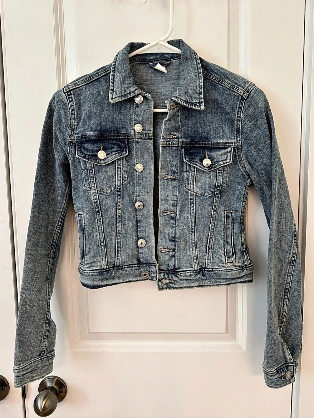 H&M Women's Cropped Denim Jacket Size 0 Light Wash